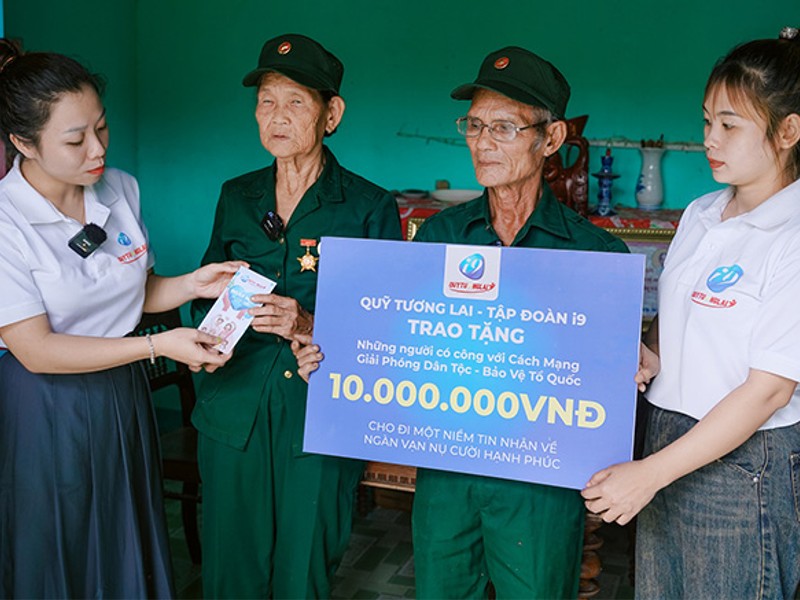 Hình ảnh minh họa việc tìm kiếm sự giúp đỡ, với một nhóm người đang hỗ trợ nhau, tượng trưng cho các nguồn lực hỗ trợ cờ bạc có trách nhiệm.
